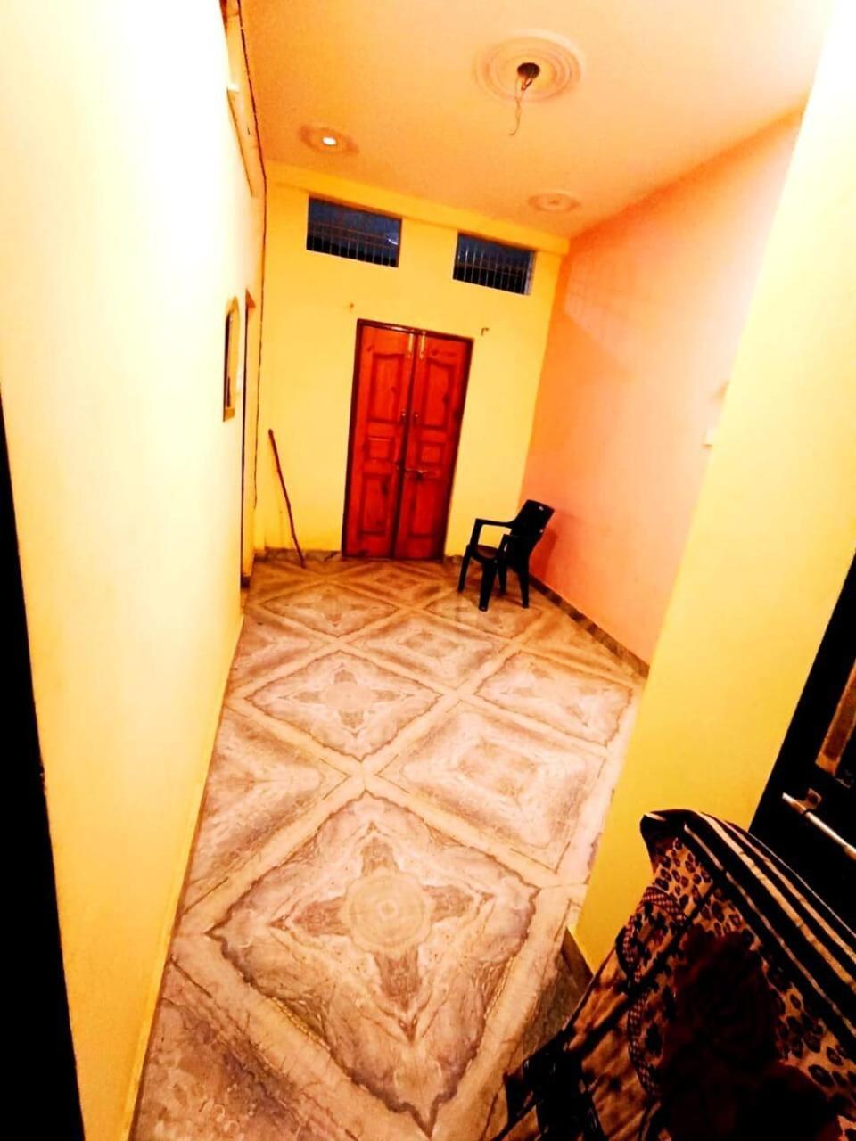 Raunak * Varanasi